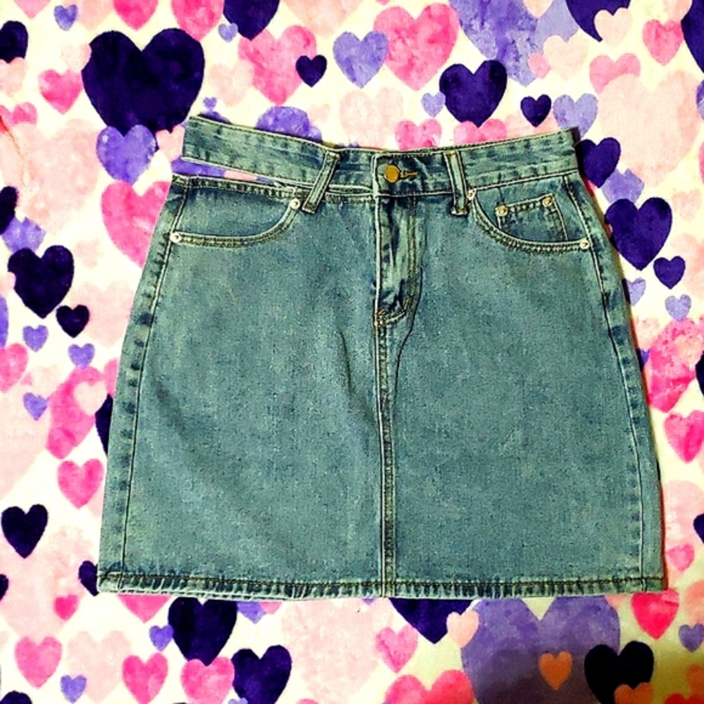 NWT, FACTORY SEALED. Light Medium Wash Denim Cut Out Design Mini Skirt